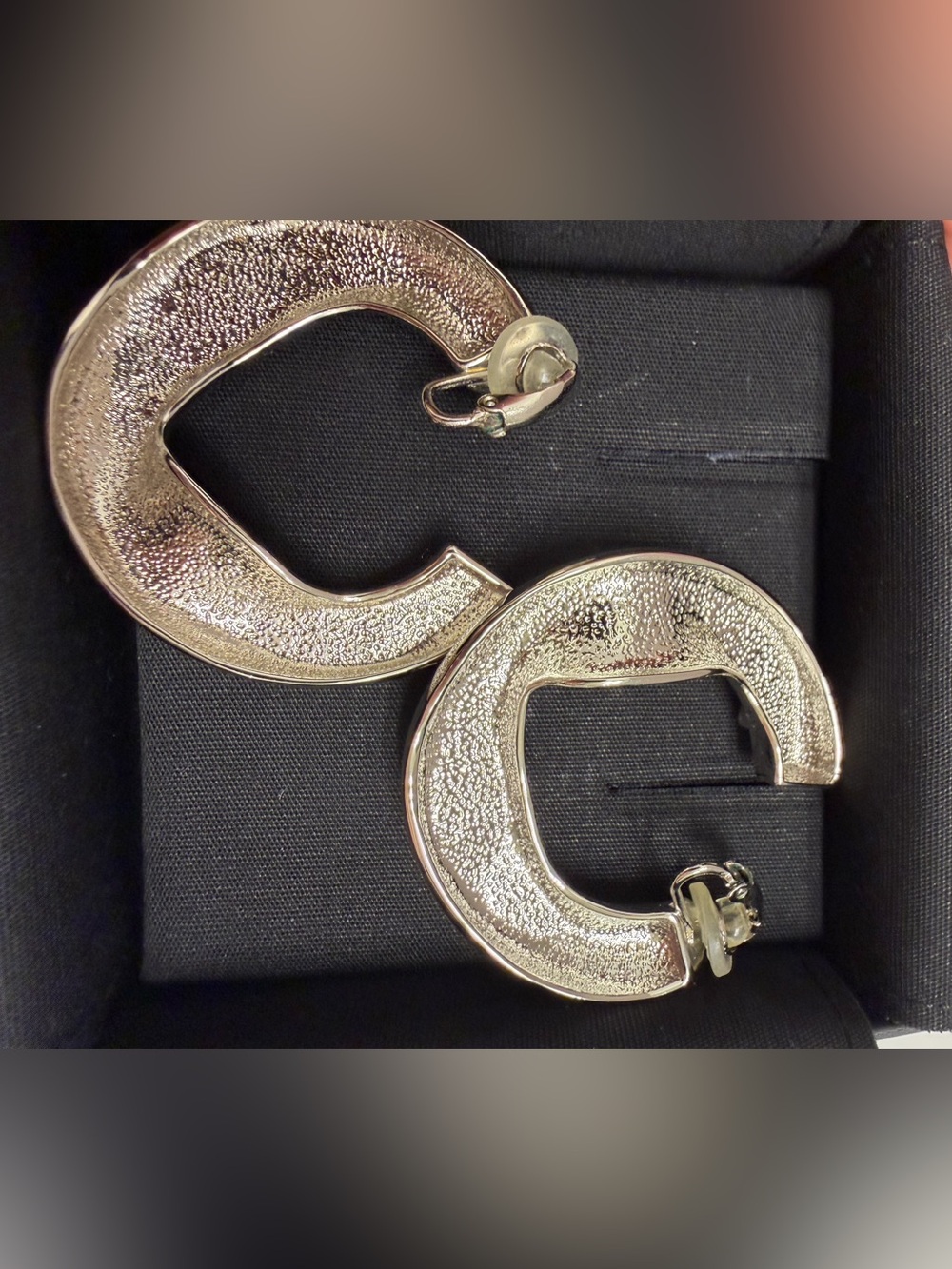 Chanel 2025 Strass Star and Logo Silver Tone and Crystal Hoop Earrings - Picture 2 of 7
